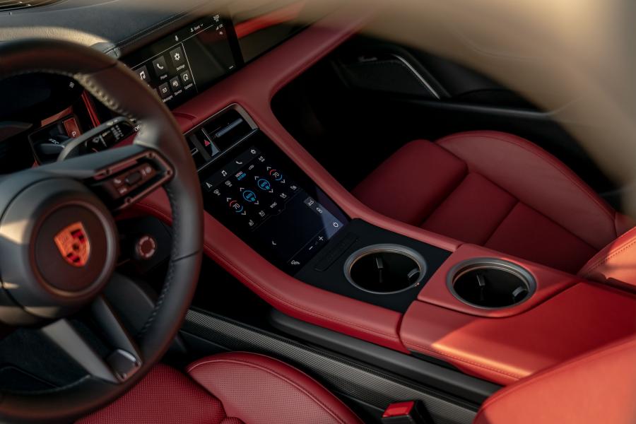 Интерьер Porsche Taycan Turbo S 2019 года  (NA) (фото 11 из 40)
